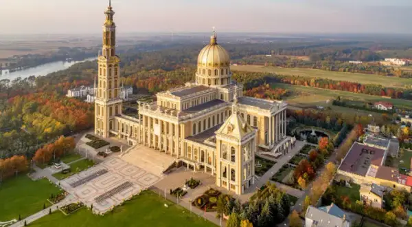 Ile ziemi ma kościół w Polsce? Zaskakujące fakty o majątku kościelnym