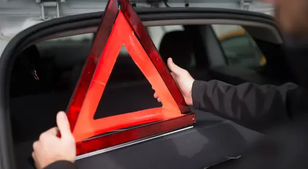 Jak prawidłowo holować auto, aby uniknąć niebezpieczeństwa i kosztów