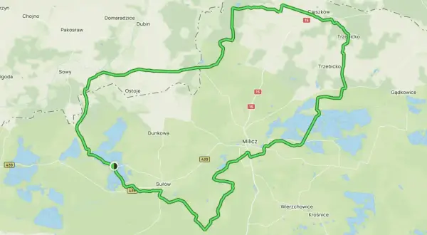 Mapa z zaznaczonymi trasami rowerowymi wokół Stawów Milickich. Trasa prowadzi przez malownicze tereny, mijając wsie i liczne zbiorniki wodne.