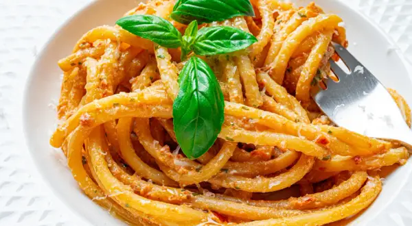 Do czego pesto z suszonych pomidorów? Odkryj 20+ inspiracji!