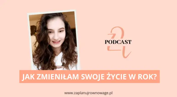 Uśmiechnięta kobieta opowiada o tym, jak stała się lepszą wersją siebie. Podcast "Jak zmieniłam swoje życie w rok?".