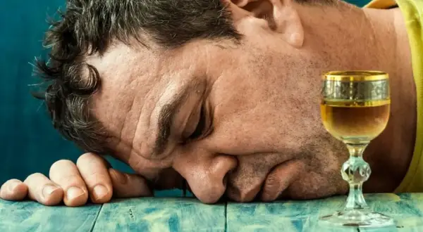 Alkohol a niedoczynność tarczycy: Czy możesz pić bezpiecznie?