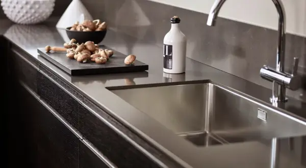 Czym czyścić inox, aby uniknąć zarysowań i zachować blask?