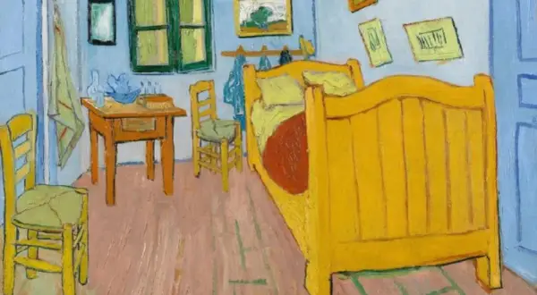 Sypialnia Van Gogha, pełna żółci i błękitu, z charakterystycznymi dla jego stylu rysunkami na ścianach.