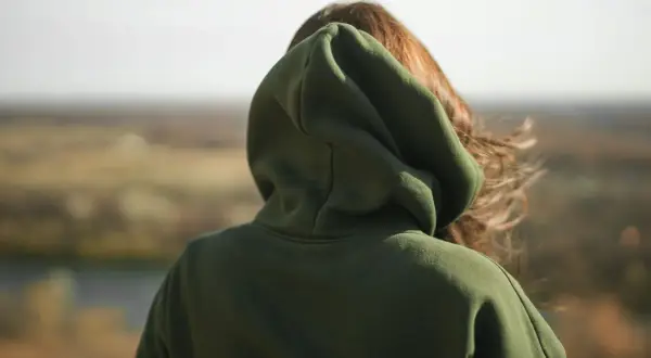 Ile waży bluza z kapturem? Zaskakujące różnice w wagach modeli