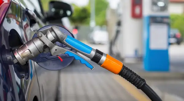 Tankowanie auta na gaz. Dowiadujesz się, ile pali auto na gaz, tankując na stacji.