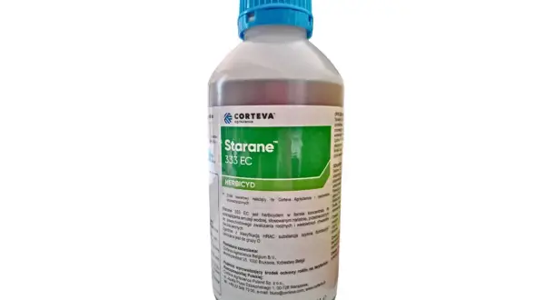 Butelka herbicydu Starane 333 EC. Idealne staranne 333 ec dawkowanie na trawnik zapewni piękny, zielony dywan bez chwastów.