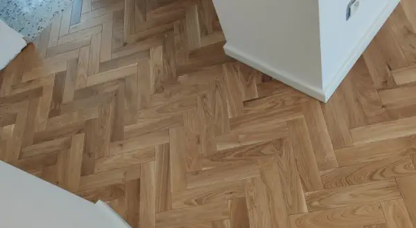 Parkiet Dębowy: Ile Kosztuje Luksus Pod Stopami? Sprawdź Ceny