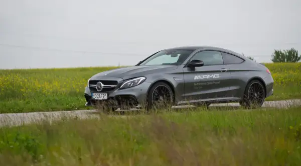 C63 Coupé: Która generacja AMG jest dla Ciebie? V8 vs Hybryda