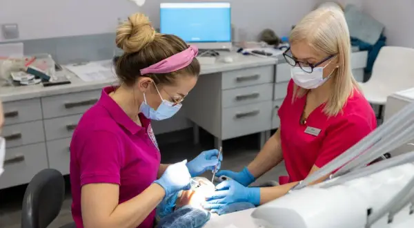Po dentystce: Kiedy i co jeść? Poradnik krok po kroku