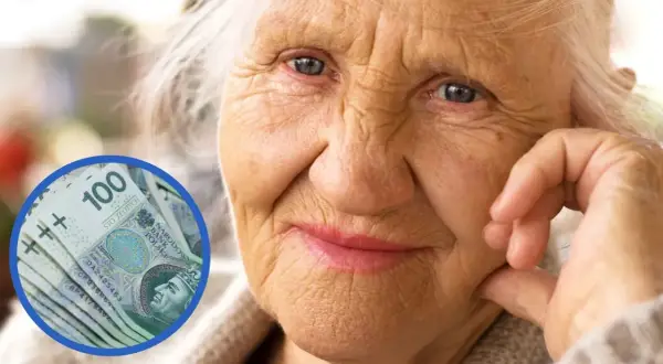 Starsza pani z zamyśloną miną, obok stos banknotów 100 zł. Czy wada wzroku a zasiłek pielęgnacyjny to temat dla niej?