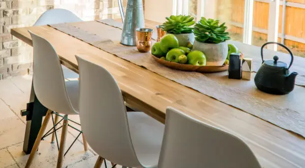 Jak podwyższyć stół? DIY, gotowe rozwiązania i ergonomia.