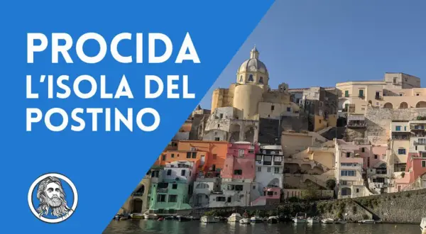 Procida, l'isola del postino, con le sue case colorate a picco sul mare e la cupola della chiesa che domina il panorama.