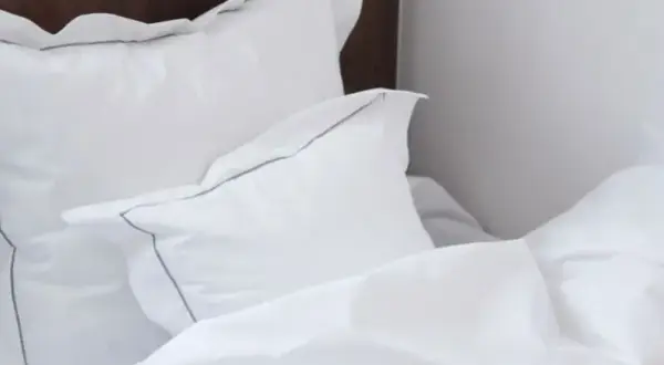 Pościel jak w hotelu – jak osiągnąć luksusowy komfort w domu