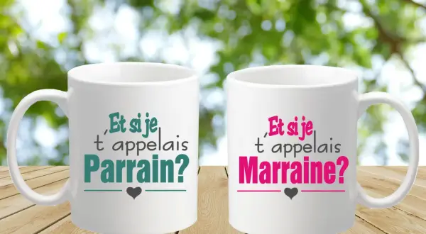 Deux tasses blanches avec le texte "Et si je t'appelais Parrain?" et "Et si je t'appelais Marraine?", parfaites pour quand annoncer parrain marraine.