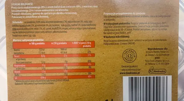 Lasagne bolognese z Biedronki, 1kg. Wartość energetyczna 431 kcal w porcji 250g.