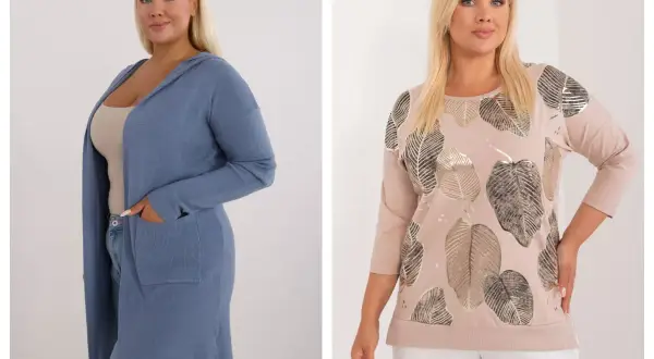 Nowości w butiku na plus: modelka w niebieskim kardiganie z kapturem i beżowej bluzce z motywem liści.