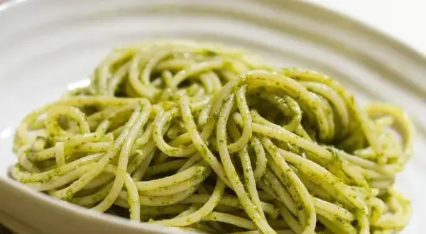 Smaczne spaghetti bez pomidorów – przepisy, które zaskoczą Twoje podniebienie