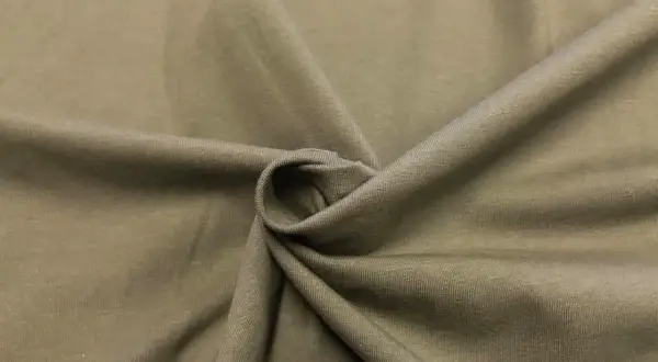 Miękka, elastyczna tkanina single jersey w kolorze khaki, idealna na koszulki.