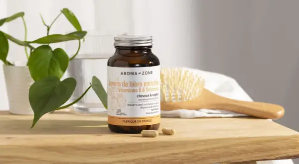 Integratore alimentare in capsule di lievito di birra, ideale per capelli e unghie, con vitamine B e selenio.