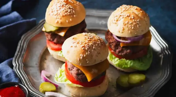 Gdzie kupić mini hamburgery i bułki? Sprawdź najlepsze miejsca