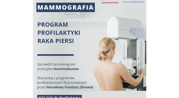 Kobieta poddaje się badaniu mammograficznemu w ramach programu profilaktyki raka piersi. Sprawdź harmonogram mammobusów na NFZ.GOV.PL/Profilaktyka.