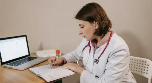 Czy lekarz widzi czy recepta została zrealizowana? Kluczowe informacje