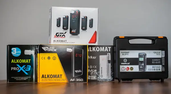 Alkomat: jaki wybrać? Postaw na elektrochemiczny i uniknij kar