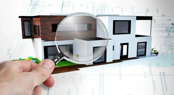 Szczegółowy przegląd 5 letni budynku z planami architektonicznymi i lupą.