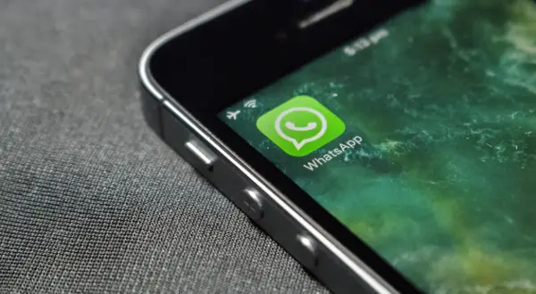 Jak zainstalować WhatsApp w telefonie – proste kroki i rozwiązania problemów