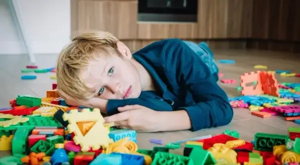 Jak uspokoić dziecko z Aspergerem i pomóc mu w emocjach