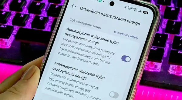 Ustawienia telefonu: jak działa cellular i oszczędzanie energii. Widok ekranu z opcjami zarządzania baterią.