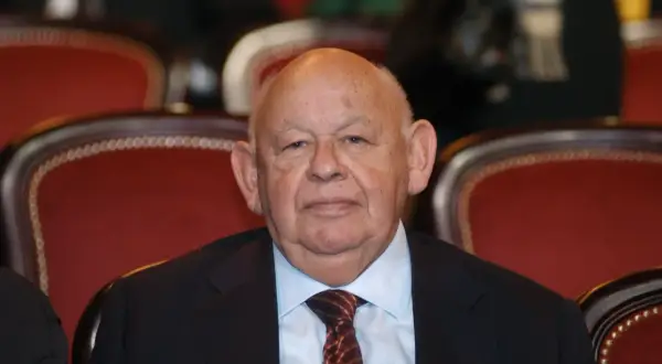 Jerzy Urban, choć na zdjęciu wygląda na starszego, w młodości był znany ze swojego ciętego języka i kontrowersyjnych wypowiedzi.