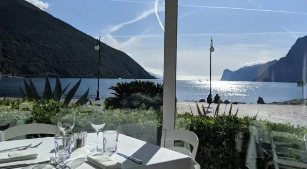 Gdzie zjeść w Desenzano del Garda? Najlepsze restauracje z widokiem