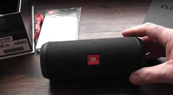 Jak połączyć się z głośnikiem JBL - proste kroki i porady