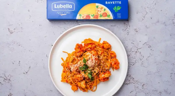 Spaghetti z krewetkami i winem – łatwy przepis na wyjątkową kolację