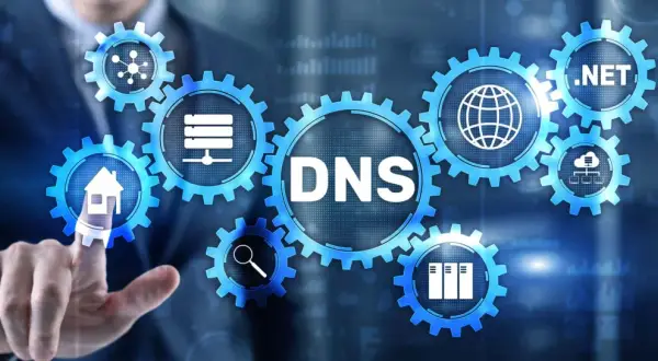 Grafika przedstawia mechanizm zębatek z napisem DNS. Ikony symbolizują dom, wyszukiwanie, serwery i sieć. Dowiedz się, jak sprawdzić DNS.