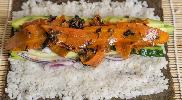 Jak zrobić sushi wegetariańskie: proste przepisy, które zachwycą