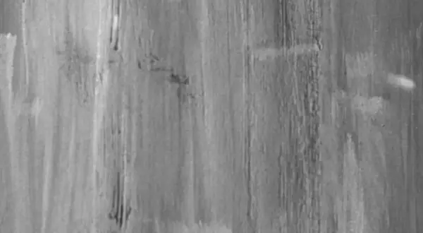Textura de madera con vetas verticales, como si fuera una **pintura a la cal** aplicada sobre tablones.