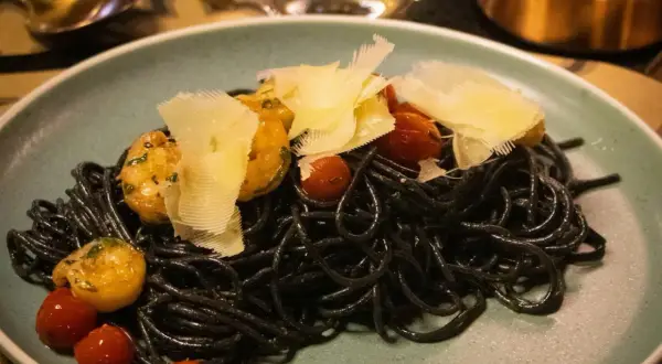 Czarny makaron spaghetti przepisy, które zachwycą Twoje podniebienie