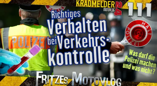 Polizei stoppt Verkehr. Ein Polizist hält ein Stoppschild. Ein Blutröhrchen liegt bereit. Infos zum Zeugnisverweigerungsrecht bei Blitzern.