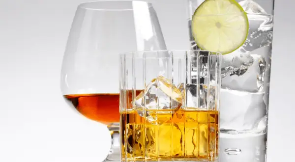 Czy alkohol szkodzi przy RZS? Poznaj wpływ na leczenie