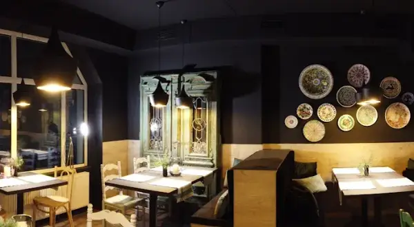 Gdzie zjeść w Jeleniej Górze? Odkryj najlepsze restauracje i kawiarnie