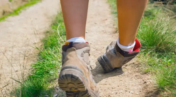 Buty po skręceniu kostki: Jak wybrać te idealne?