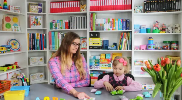 Jak wspierać dziecko z autyzmem? Zajęcia domowe krok po kroku