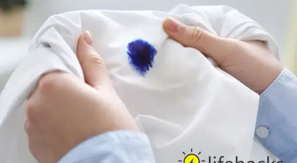 Jak usunąć plamę z atramentu z bluzy? Sprawdzone sposoby