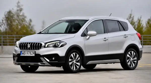 Suzuki S-Cross: pojemność baku 47l. Ile km przejedziesz?