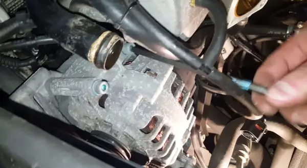 Gdzie jest termostat w Audi A4 B5 1.8 benzyna? Oto odpowiedź!