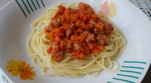 Szybkie i zdrowe spaghetti z marchewką - prosty przepis na obiad