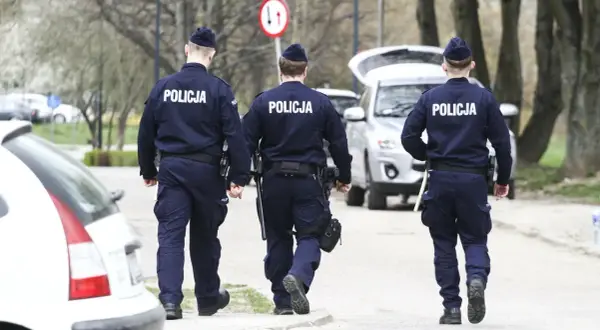 Ile wynosi emerytura policjanta po 25 latach pracy? Sprawdź szczegóły.
